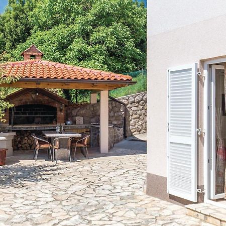 1 Bedroom Cozy Apartment In Ičići Eksteriør billede