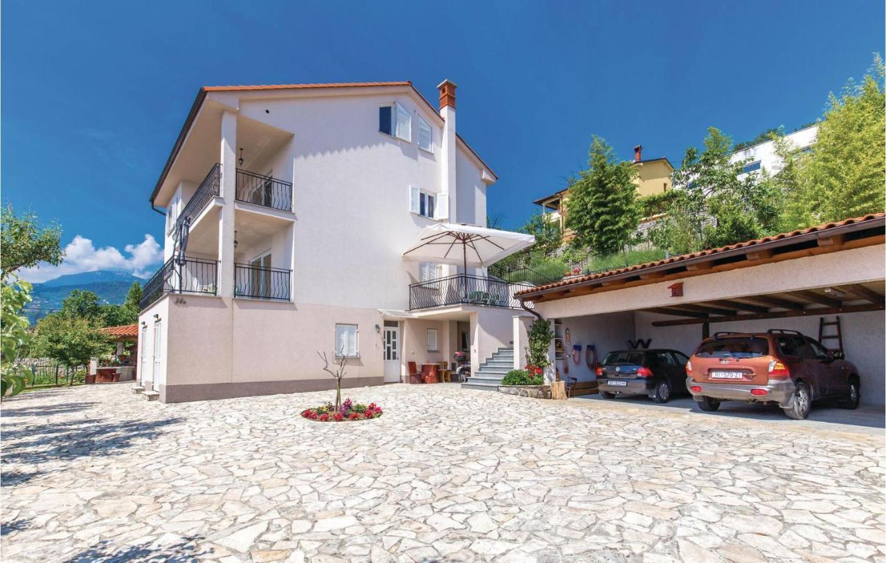 1 Bedroom Cozy Apartment In Ičići Eksteriør billede