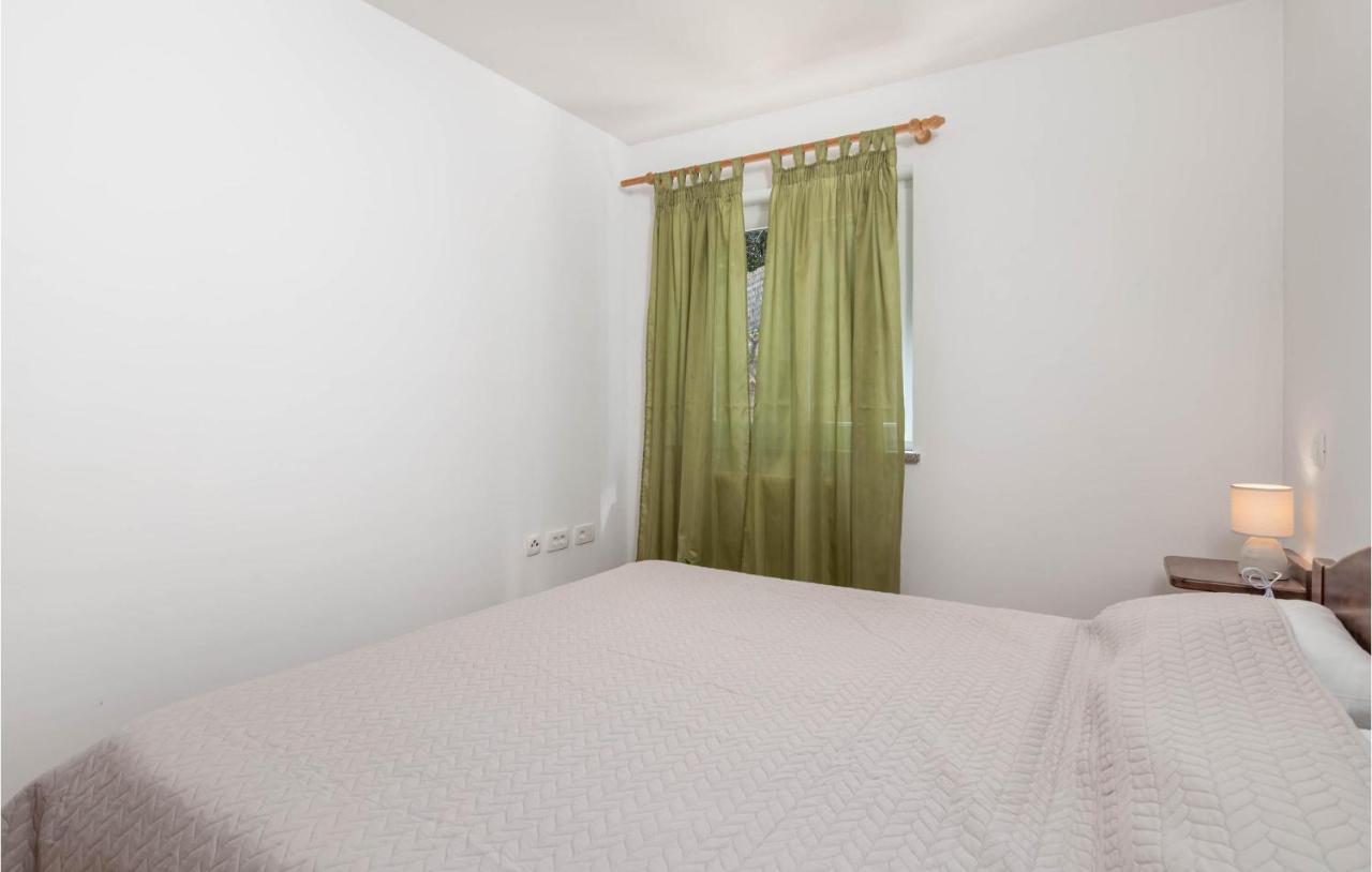 1 Bedroom Cozy Apartment In Ičići Eksteriør billede