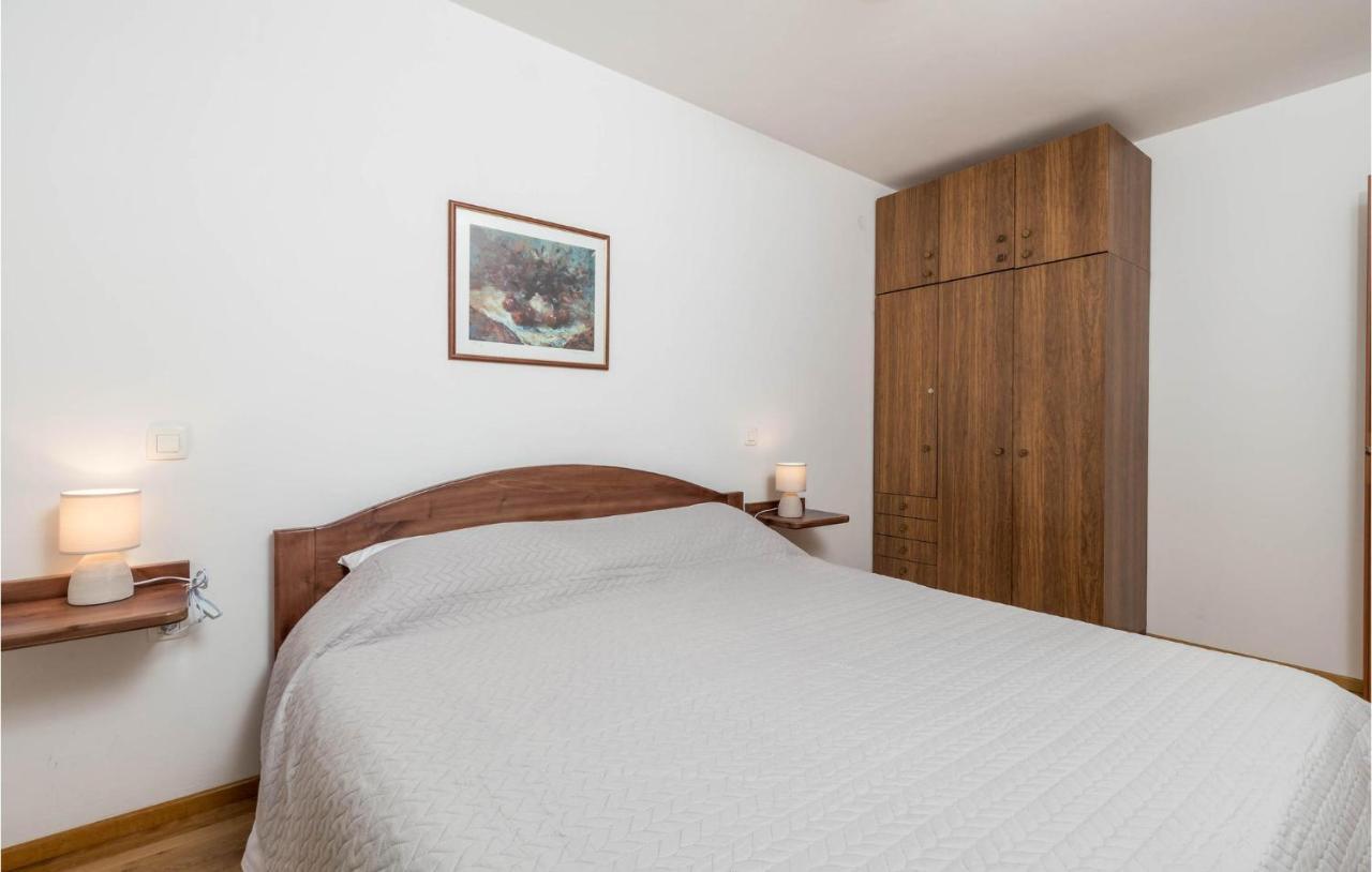 1 Bedroom Cozy Apartment In Ičići Eksteriør billede