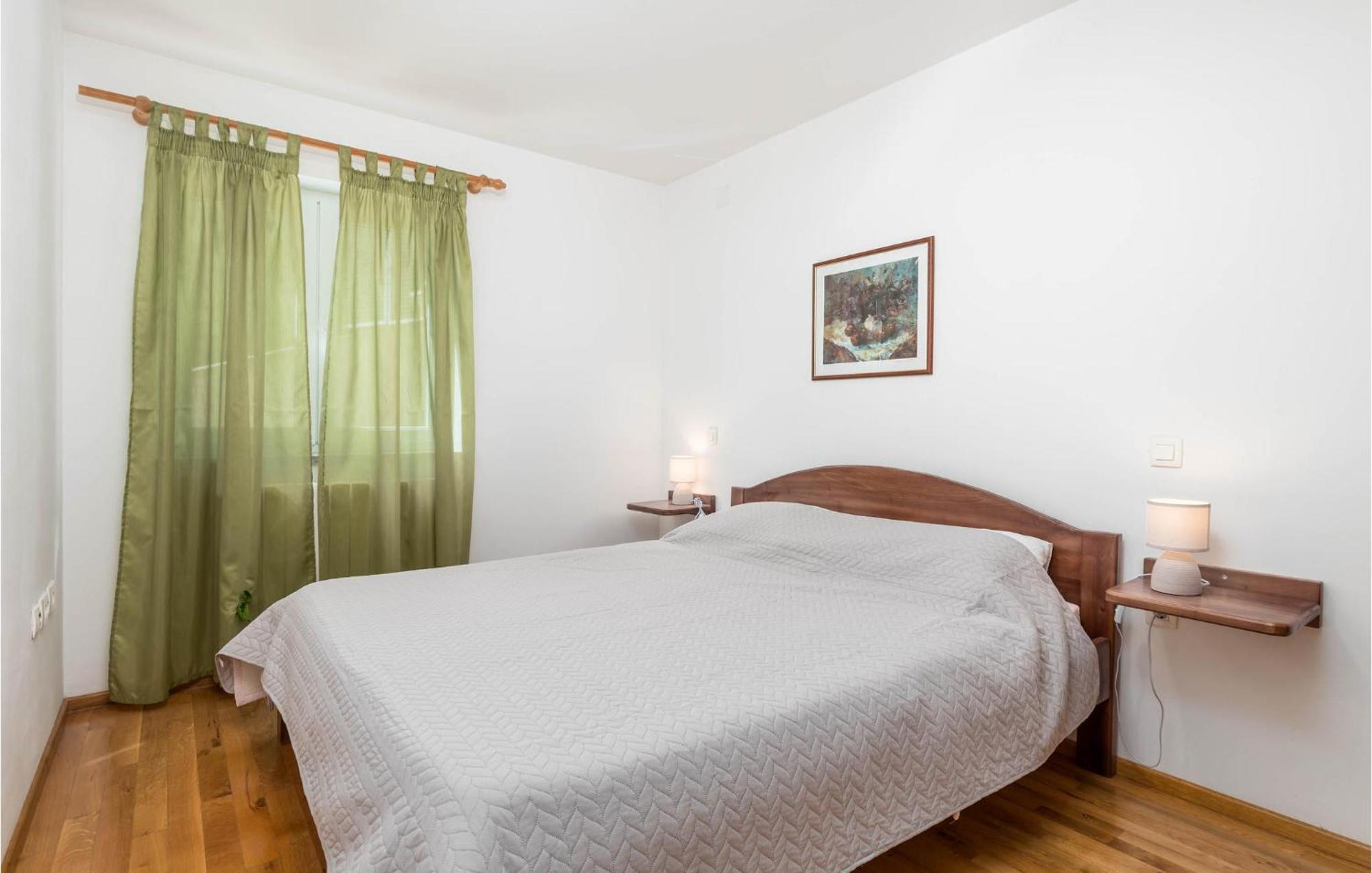1 Bedroom Cozy Apartment In Ičići Eksteriør billede